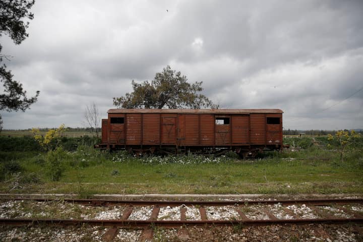 Πιερία: Ξεχασμένος Σιδηροδρομικός Σταθμός Και 7 Βαγόνια Μετατρέπονται Σε Οικολογική Τουριστική Μονάδα (Εικόνες)