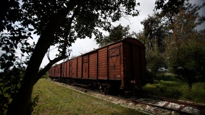 Πιερία: Ξεχασμένος Σιδηροδρομικός Σταθμός Και 7 Βαγόνια Μετατρέπονται Σε Οικολογική Τουριστική Μονάδα (Εικόνες)