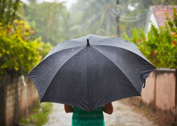 Καιρός Σήμερα: Καταιγίδες Στα Δυτικά Και Νεφώσεις Με Ασθενείς Τοπικές Βροχές Στη Υπόλοιπη Χώρα