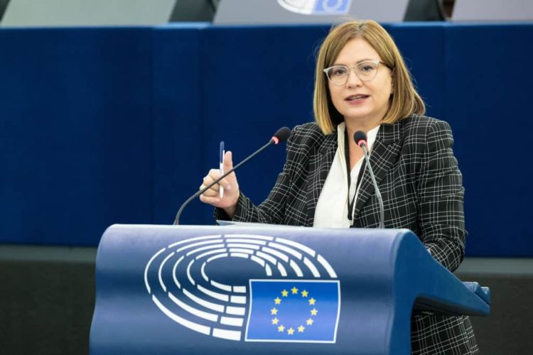 Μαρία Σπυράκη: Έμφυλη βία – Νύχτες με τον εχθρό μου