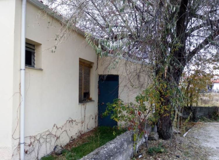 Ο δήμαρχος ξύνεται στην κλίτσα του τσομπάνη