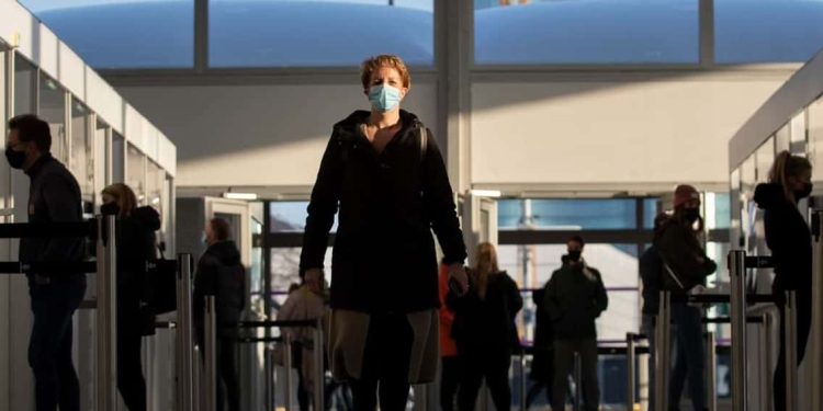 Ολλανδία: Δεκάδες Κρούσματα Σε Δυο Πτήσεις Από Τη Ν. Αφρική – Ανησυχία Για Το Αν Πρόκειται Για Τη Μετάλλαξη Όμικρον