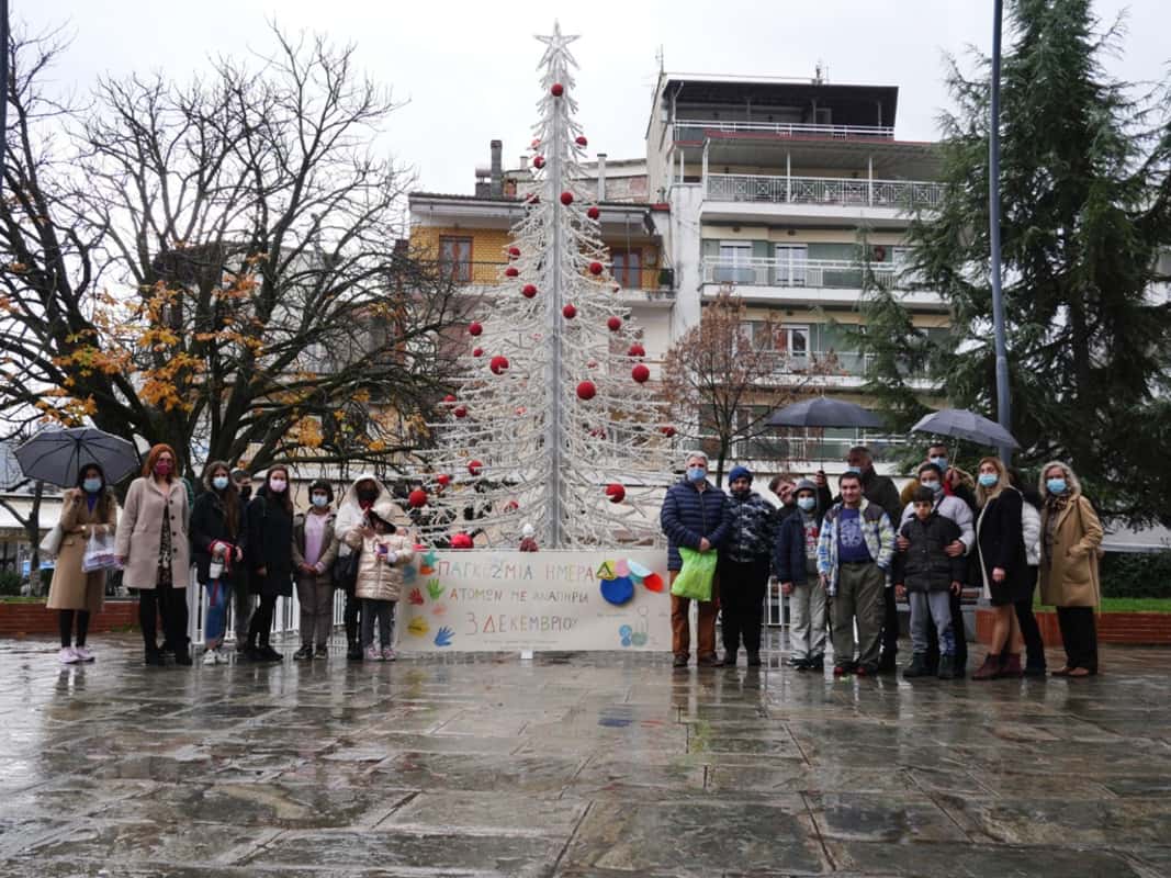 Δήμος Γρεβενών: Στολίδια Στο Χριστουγεννιάτικο Δέντρο Από Το Ειδικό Σχολείο