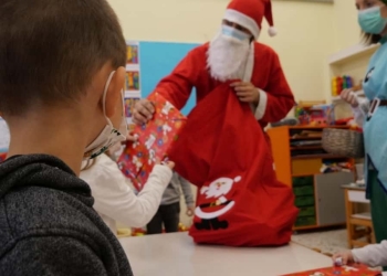 Δώρα Και Ευχές Μοίρασε Ο Άγιος Βασίλης Στα Παιδιά Του Ειδικού Σχολείου Και Του 2Ου Νηπιαγωγείου Γρεβενών