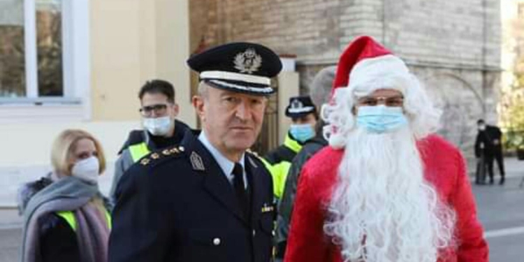 Ο Άγιος Βασίλης Συνάντησε Τον Αστυνομικό Διευθυντή Κοζάνης…Τι Του Είπε Ο Κ. Διόγκαρης