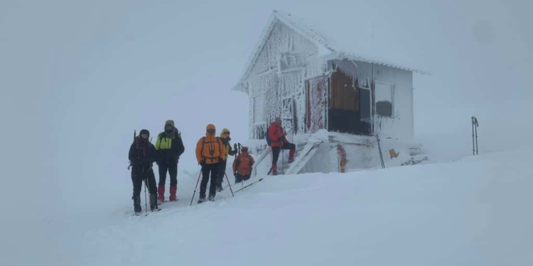 “Περιπέτεια” Στα Χιόνια… Χειμερινή Ανάβαση Με Τον Ε.ο.σ. Κοζάνης Στην Κορυφή Άγιος Αντώνιος (2.816 Μ.)