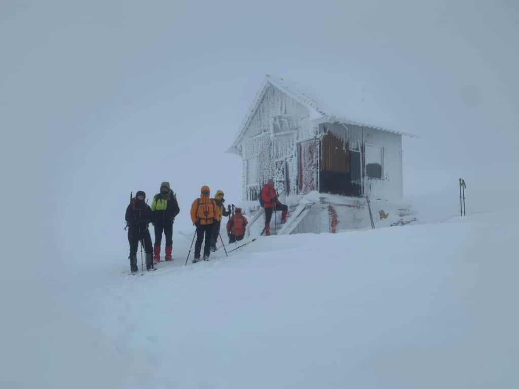 “Περιπέτεια” Στα Χιόνια… Χειμερινή Ανάβαση Με Τον Ε.ο.σ. Κοζάνης Στην Κορυφή Άγιος Αντώνιος (2.816 Μ.)