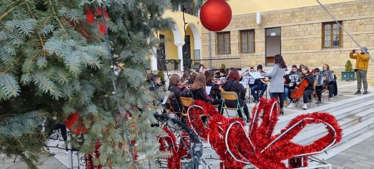 Χριστουγεννιάτικες Μελωδίες Από Το Μουσικό Σχολείο Σιάτιστας Στο Δημαρχείο Βοΐου