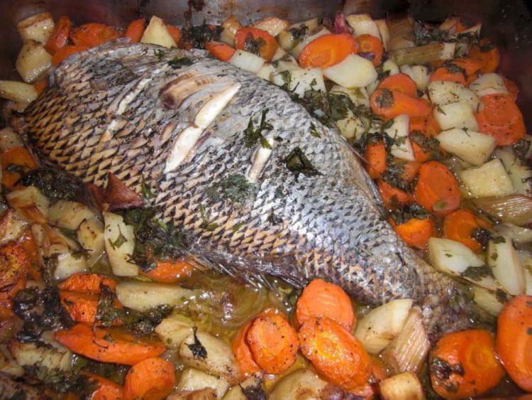 Χριστουγεννιάτικη συναγρίδα στο φούρνο Χριστουγεννιάτικη συναγρίδα στο φούρνο