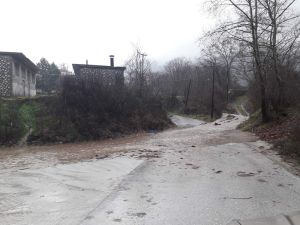 Δύσκολη μέρα για το Βελβεντό από την κακοκαιρία Δύσκολη μέρα για το Βελβεντό από την κακοκαιρία