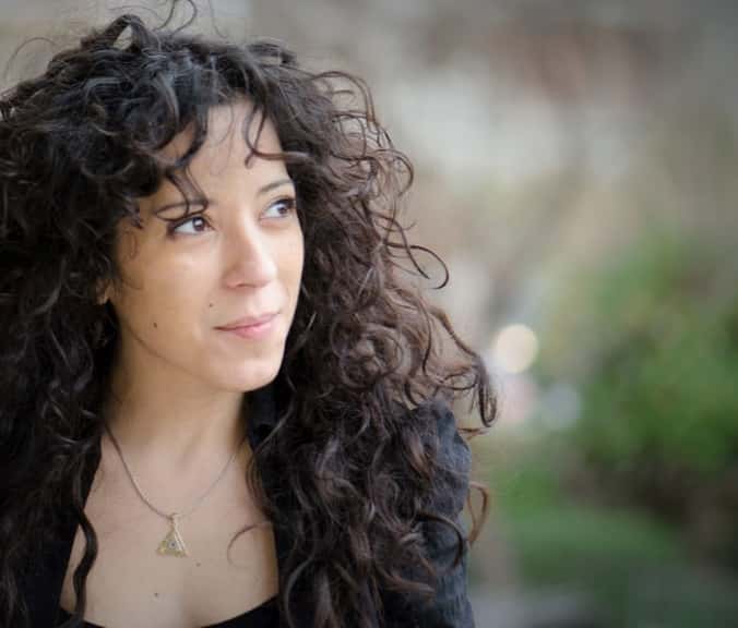 Η Βάλια Τσιργιώτη τραγουδάει Μίκη Θεοδωράκη Η Βάλια Τσιργιώτη τραγουδάει Μίκη Θεοδωράκη