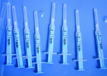 Κορονοϊός: Πώς Τα Εμβόλια Μείωσαν Στο Μισό Θανάτους Και Νοσηλείες