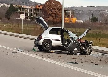 Σοβαρό τροχαίο έξω από τον Κρόκο Κοζάνης. Τραυματισμός 18 χρόνου