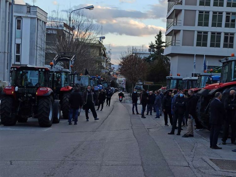 Δεν τα “παρατάνε” οι αγρότες και οι κτηνοτρόφοι