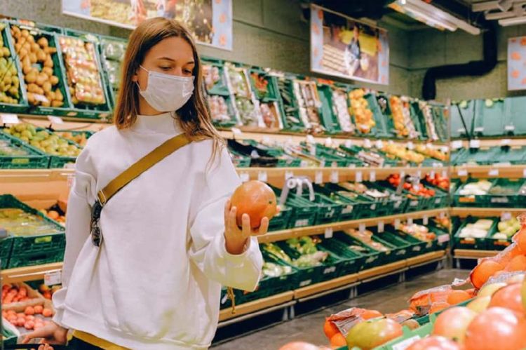 Δύο ντομάτες, μια φέτα καρπούζι