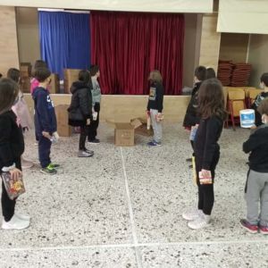 Δράση αγάπης και ανθρωπιάς από τα παιδιά του 8ου Δημοτικού σχολείου Κοζάνης Δράση αγάπης και ανθρωπιάς από τα παιδιά του 8ου Δημοτικού σχολείου Κοζάνης