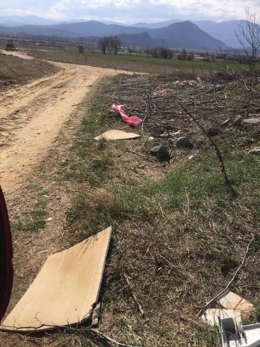 «Ένα παιδί μετράει τα σκουπίδια» και ζητά μία χάρη. «Ένα παιδί μετράει τα σκουπίδια» και ζητά μία χάρη.