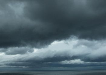 Καιρός σήμερα: Λίγες νεφώσεις με ασθενείς τοπικές βροχές