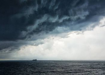 Καιρός σήμερα: Νεφώσεις με τοπικές βροχές και σποραδικές καταιγίδες