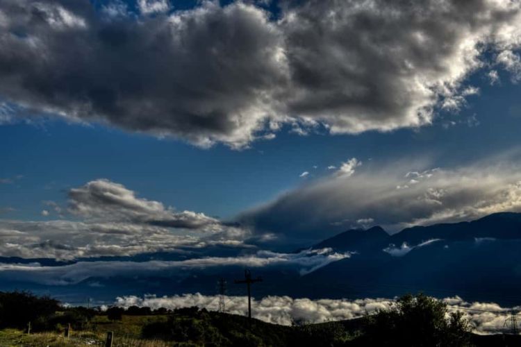 Καιρός σήμερα: Tοπικές νεφώσεις με βροχές Καιρός σήμερα: Tοπικές νεφώσεις με βροχές