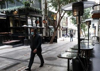 Κορονοϊός – Μέτρα: Τι αλλάζει σε εστίαση, γήπεδα, μάσκες, σχολικές εκδρομές