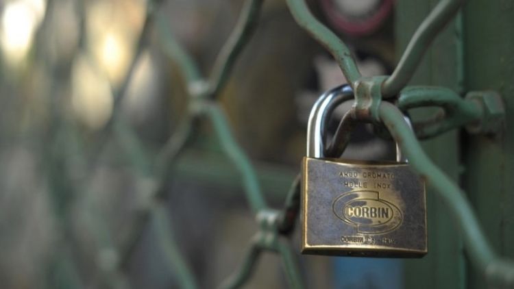 Λουκέτο μέχρι τον Ιούλιο στους συνδέσμους – Τέλος σε αναστολή ποινών και… κουκούλες! (vid)