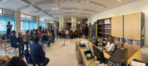 Με τους μαθητές του 1ου Γενικού Λυκείου Κοζάνης Με τους μαθητές του 1ου Γενικού Λυκείου Κοζάνης