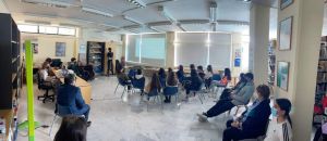 Με τους μαθητές του 1ου Γενικού Λυκείου Κοζάνης Με τους μαθητές του 1ου Γενικού Λυκείου Κοζάνης