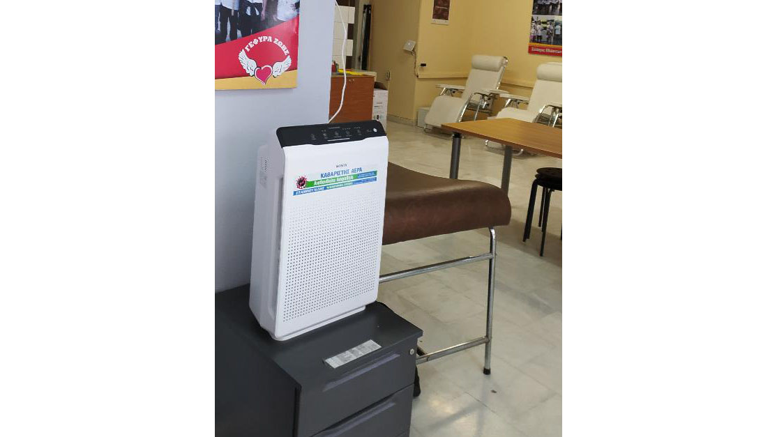 Ο Αχιλλέας Πούτας χάρισε ένα μηχάνημα καθαρισμού αέρα, στη “Γέφυρα Ζωής - Αιμοδότες Κοζάνης” Ο Αχιλλέας Πούτας χάρισε ένα μηχάνημα καθαρισμού αέρα, στη “Γέφυρα Ζωής – Αιμοδότες Κοζάνης”