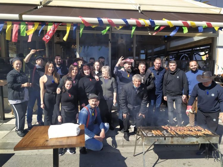 Οι ψησταριές πήραν «φωτιά», το κρασί άφθονο…