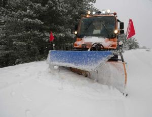 Τα εκχιονιστικά του Δήμου Γρεβενών “σαρώνουν” το οδικό δίκτυο