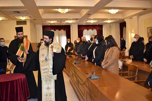 Τελετή Αγιασμού για τους υπαλλήλους του Δημαρχείου Καστοριάς από τον Μητροπολίτη κ. Καλλίνικο Τελετή Αγιασμού για τους υπαλλήλους του Δημαρχείου Καστοριάς από τον Μητροπολίτη κ. Καλλίνικο