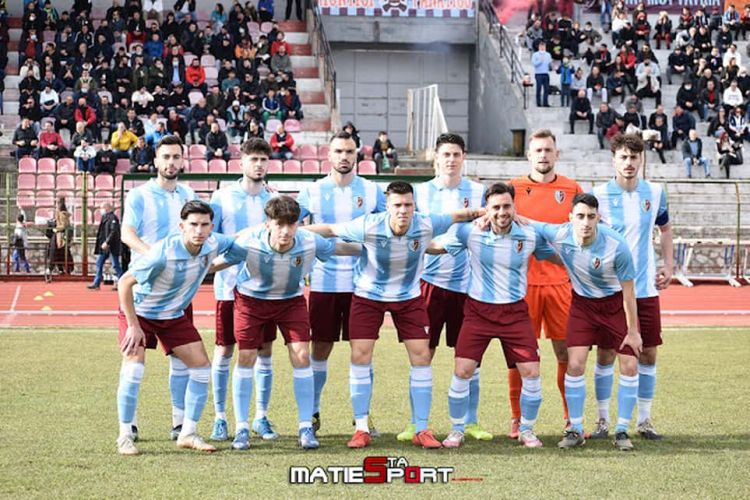 Τέτοιοι αγώνες καθιερώνουν μια ομάδα