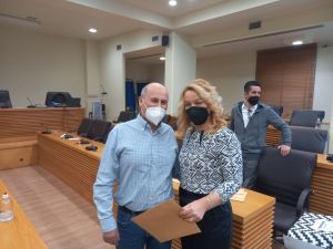 Τιμήθηκε ο Γιώργος Δαλαγιώργος και παιδιά εργαζομένων που επέτυχαν την εισαγωγή τους σε σχολές της Γ'βαθμιας εκπαίδευσης Τιμήθηκε ο Γιώργος Δαλαγιώργος και παιδιά εργαζομένων που επέτυχαν την εισαγωγή τους σε σχολές της Γ’βαθμιας εκπαίδευσης