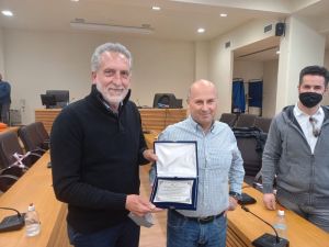 Τιμήθηκε ο Γιώργος Δαλαγιώργος και παιδιά εργαζομένων που επέτυχαν την εισαγωγή τους σε σχολές της Γ'βαθμιας εκπαίδευσης Τιμήθηκε ο Γιώργος Δαλαγιώργος και παιδιά εργαζομένων που επέτυχαν την εισαγωγή τους σε σχολές της Γ’βαθμιας εκπαίδευσης