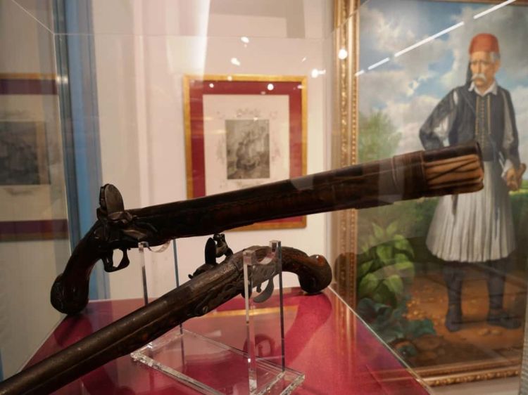 Ενθουσιασμένοι μικροί και μεγάλοι με τις ιστορικές μας εκθέσεις στα  Γρεβενά