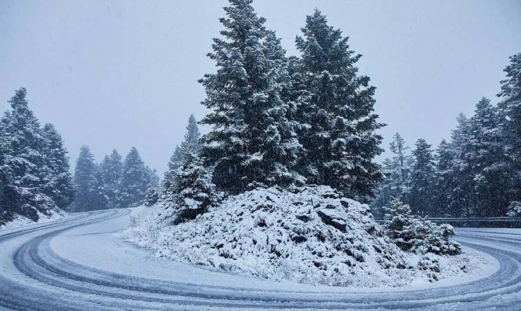 Καιρός Σήμερα: Κακοκαιρία με χιονόνερο και χιόνια στα ορεινά ημιορεινά αλλά και σε πεδινές περιοχές