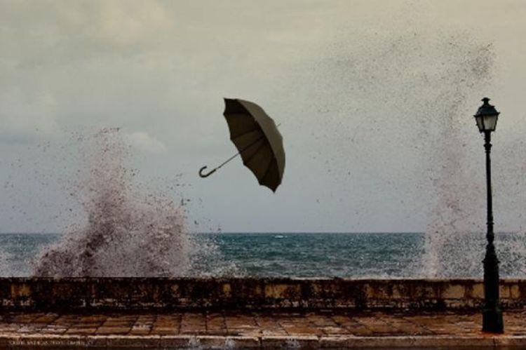 Καιρός Σήμερα: Κρύο με ανέμους και τοπικές βροχές ή χιονόνερο