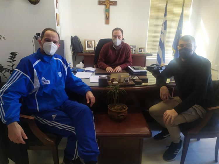 Με τον άλτη του ύψους Γρηγόρη Χάσο και τον προπονητή του Στέλιο Κεσίδη συναντήθηκε ο Δήμαρχος Φλώρινας Βασίλης Γιαννάκης