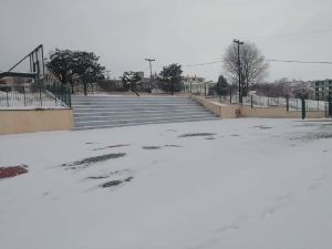 8ο Γυμνάσιο Κοζάνης: "Δεν πιστεύω να περιμένει ο δήμαρχος οι εκπαιδευτικοί του σχολείου να καθαρίσουμε την αυλή από τα χιόνια...;" 8ο Γυμνάσιο Κοζάνης: “Δεν πιστεύω να περιμένει ο δήμαρχος οι εκπαιδευτικοί του σχολείου να καθαρίσουμε την αυλή από τα χιόνια…;”