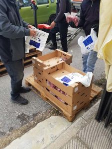 Διανομή τροφίμων σε ευάλωτους συμπολίτες μας Διανομή τροφίμων σε ευάλωτους συμπολίτες μας