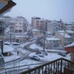 Κοζάνη: Τα χιόνια “κατασκηνώνουν” στην πόλη