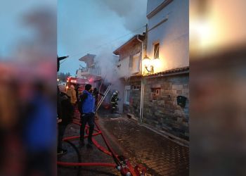 Κοζάνη: Φωτιά Ξέσπασε Το Απόγευμα Του Σαββάτου Σε Κεραμοσκεπή Οικείας Στην Περιοχή “Ηπειρώτικα”