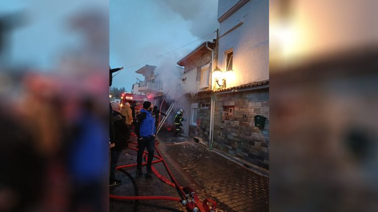 Κοζάνη: Φωτιά Ξέσπασε Το Απόγευμα Του Σαββάτου Σε Κεραμοσκεπή Οικείας Στην Περιοχή “Ηπειρώτικα”