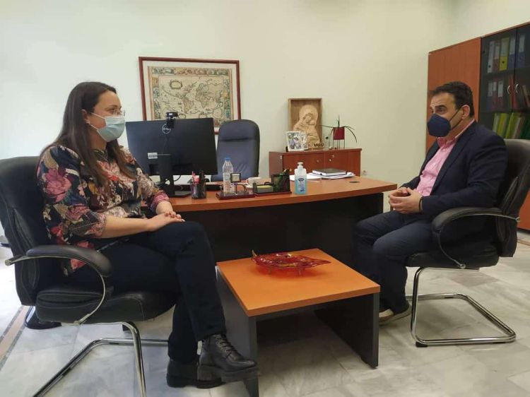 Η πρόεδρος με τον Γιώργο Τοπαλίδη – Συζήτηση για ενεργειακά