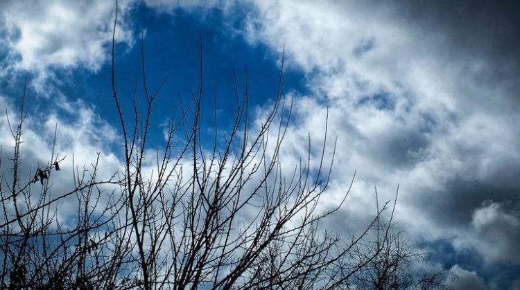 Καιρός Σήμερα: Μικρή πτώση της θερμοκρασίας με συννεφιές και τοπικές βροχές