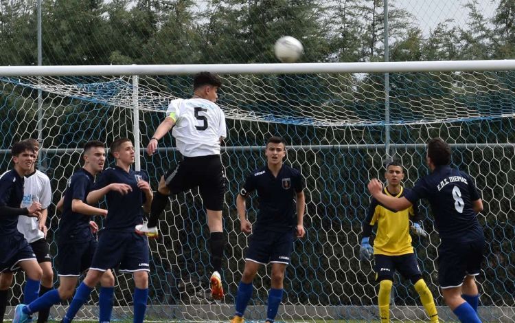 Νίκος Αδαμόπουλος ποδοσφαιριστής της ΑΕΠ Κοζάνης  και των μικτών ΕΠΣ Κοζάνης Κ15