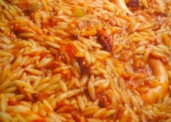 Νηστίσιμο κριθαράκι στο φούρνο με χταπόδι