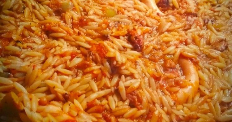 Νηστίσιμο κριθαράκι στο φούρνο με χταπόδι