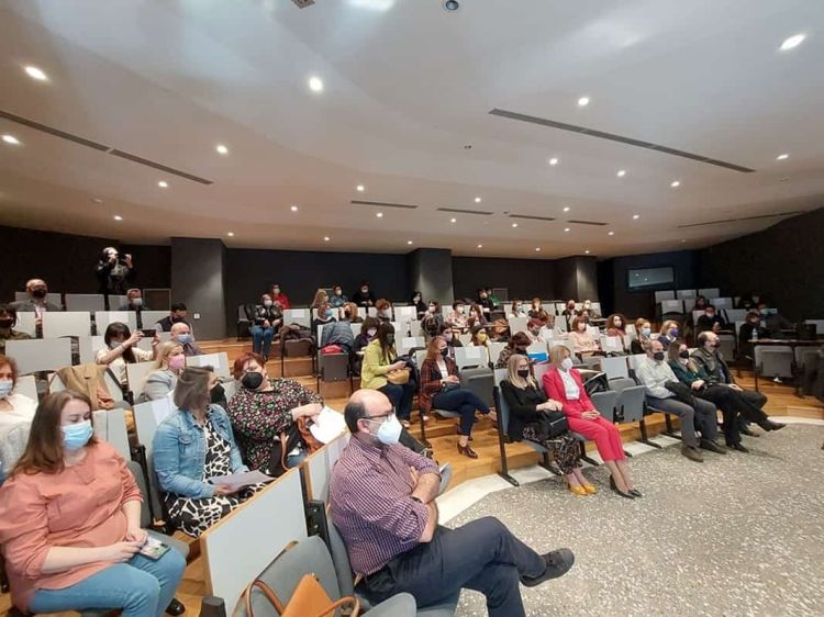 Προλαμβάνοντας και αντιμετωπίζοντας τη σεξουαλική παρενόχληση στις τοπικές κοινωνίες